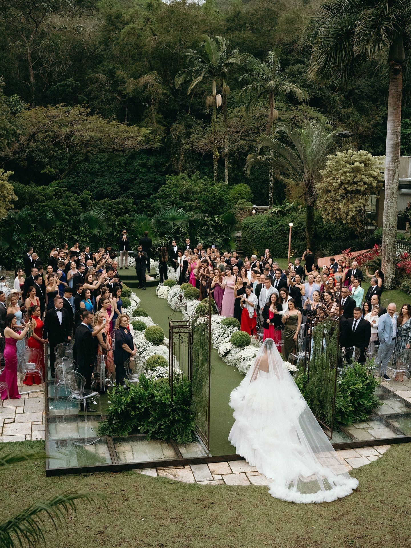 Cerimônia no jardim com os convidados